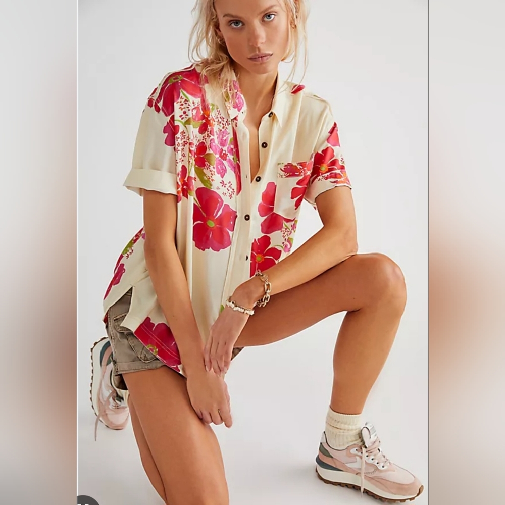 Free people/ we the free share good vibes button down in medium